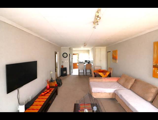 2 BEDROOM TOWNHOUSE FOR SALE IN NORTH RIDING